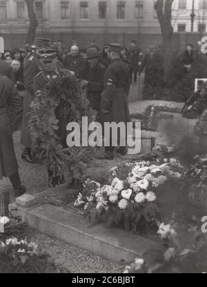 Wreath laying Heinrich Hoffmann Photographs 1933 Adolf Hitler's ...