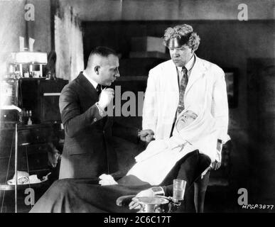 ERICH von STROHEIN directs GIBSON GOWLAND and ZASU PITTS  on set candid filming GREED 1924 director ERICH von STROHEIM novel McTeague by Frank Norris screen adaptation / scenario Erich von Stroheim and June Mathis Metro Goldwyn Pictures Corporation Stock Photo