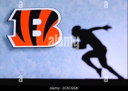 Cincinnati Bengals. Silhouette of professional american football player. Logo of NFL club in background, edit space. Stock Photo