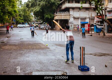 Street Cricket in Mumbai India Stock Photo