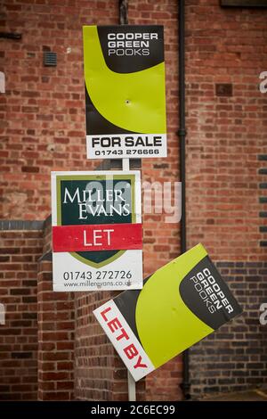 Shrewsbury town centre in  Shropshire To Let, let by, and For sae signs Stock Photo