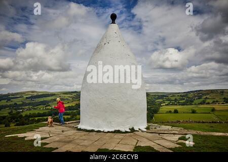 Bollington town in Cheshire  Grade II listed landmark White Nancy  structure at the top of Kerridge Hill originally a summer house or a folly by 1817 Stock Photo