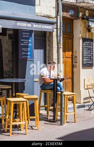 Lone man drinking at roadside bar - Tours, Indre-et-Loire, France. Stock Photo