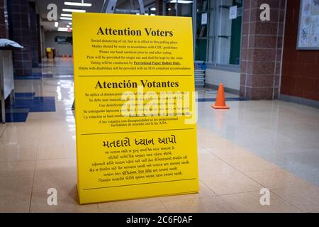 July 7, 2020: Social distancing & mask warning during COVID-19 pandemic; sign posted outside polling location during 2020 New Jersey primary election Stock Photo