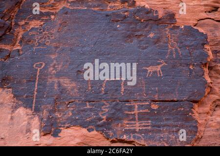 Ancient Petroglyphs in the Valley of Fire, Nevada, USA Stock Photo