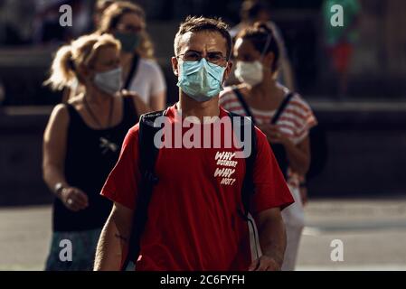 Barcelona, Spain. 9th July, 2020. Commuters wear face masks as this protective gear starts to be compulsory in all public spaces in Catalonia, no matter how. Catalonia deals with an outbreak in the area of Lleida province and hopes to contain it with this new move. Failure to wear a face mask is fined with 100€. Credit: Matthias Oesterle/Alamy Live News Stock Photo