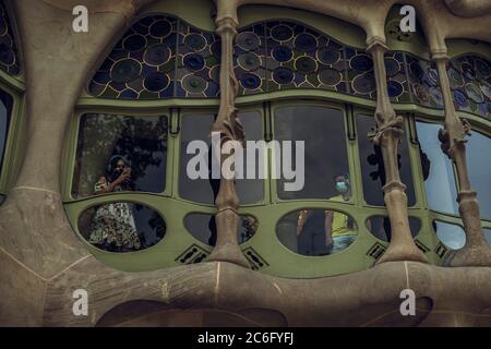 Barcelona, Spain. 9th July, 2020. Tourists visiting Gaudi's 'Casa Batllo' wear face masks as this protective gear starts to be compulsory in all public spaces in Catalonia, no matter how. Catalonia deals with an outbreak in the area of Lleida province and hopes to contain it with this new move. Failure to wear a face mask is fined with 100€. Credit: Matthias Oesterle/Alamy Live News Stock Photo