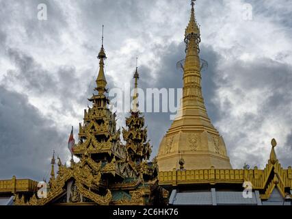 Shops and stupas, the Sule Paggoda in Kyauttatar district of Yangon, Myanmar Stock Photo