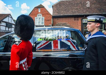 Ditchling Sussex UK 10th July 2020 - Residents and well-wishers line the streets of Ditchling as the funeral procession of Dame Vera Lynn passes by today . Singer Dame Vera Lynn who was known as the Forces Sweetheart died at the age of 103 on June 18th  : Credit Simon Dack / Alamy Live News Stock Photo