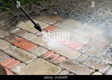 Cleaning block paving without deals a pressure washer