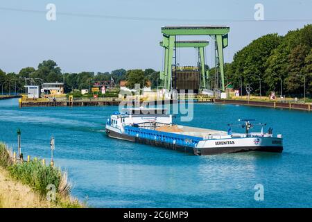 D-Huenxe, Lippe, Lower Rhine, Muensterland, Ruhr area, Hohe Mark Westmuensterland Nature Park, Rhineland, North Rhine-Westphalia, NRW, river landscape of the Wesel-Datteln Canal with Huenxe locks, cargo ship, inland shipping Stock Photo