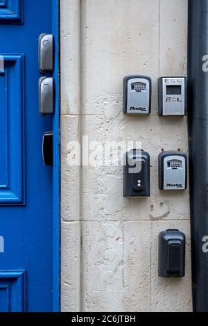 Air bnb key box hi-res stock photography and images - Alamy
