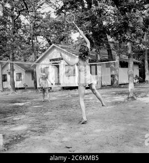 Two Girls playing Badminton, National Music Camp, Interlochen, Michigan, USA, Arthur S. Siegel, U.S. Farm Security Administration, August 1942 Stock Photo