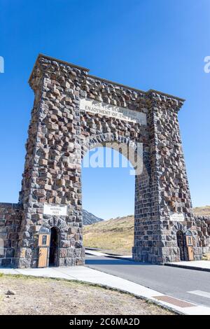 Historic Roosevelt Arch at the north entrance of Yellowstone National Park in Gardiner, Montana. The rusticated triumphal arch was built in 1903. Stock Photo