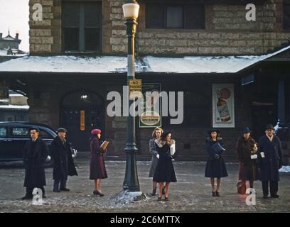 Title: Commuters, who have just come off the train, waiting for the bus to go home, Lowell, Mass. Stock Photo