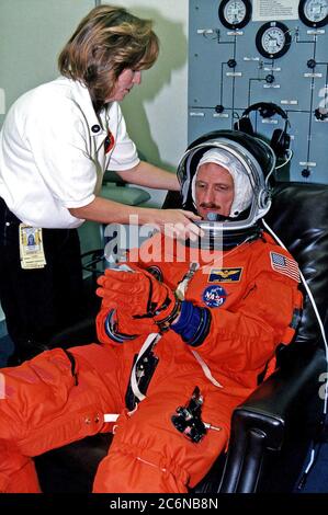 Astronaut Joseph R. Tanner, STS-115 mission specialist, waves toward ...