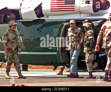 1992 - President George Bush arrives at the American Embassy Compound on an UH-60 Blackhawk helicopter. Stock Photo