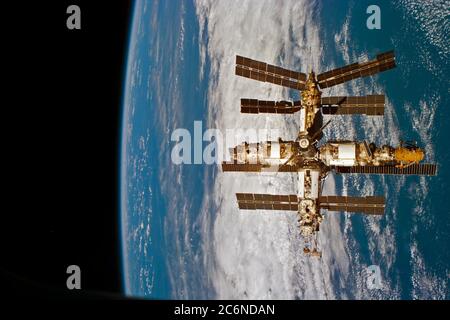 (29 Jan 1998) --- This Electronic Still Camera (ESC) image shows the Russian Mir Space Station over clouds and water, 160 nautical miles below, as seen from the Space Shuttle Endeavour.  This photograph was taken following undocking operations, bringing to an end the eighth Shuttle/Mir docking activities.  This ESC view was taken at 18:10:04 GMT, on January 29, 1998. Stock Photo