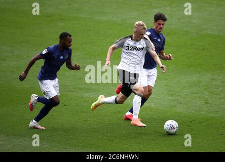 Derby County's Louie Sibley battles for the ball with Brentford's Rico Henry (left) and Christian Norgaard (right) during the Sky Bet Championship match at Pride Park, Derby. Stock Photo
