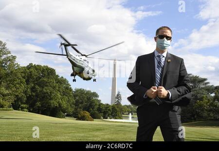 Washington, United States. 11th July, 2020. A US Secret Service agent, wearing a mask to protect against COVID-19, stands on the South Lawn as Marine One lifts off with President Donald Trump, departing the White House in Washington, DC on Saturday, July 11, 2020 for a visit to Walter Reed National Military Medical Center, in Bethesda Maryland. Photo by Mike Theiler/UPI Credit: UPI/Alamy Live News Stock Photo