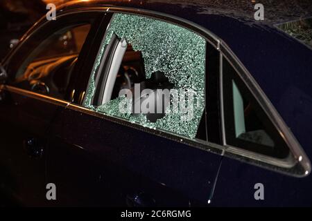 Berlin, Germany. 11th July, 2020. Destroyed glass panes can be seen on a car in Jessnerstraße. Unknown persons rioted at Boxhagener Straße and around Jessnerstraße/Weserstraße. Window panes of a Sparkasse branch were broken, car windows were destroyed and glazed front doors were damaged. (to dpa: "Unknown persons destroy windows and demolish cars - police action") Credit: Paul Zinken/dpa/17�Թ����� Live News Stock Photo
