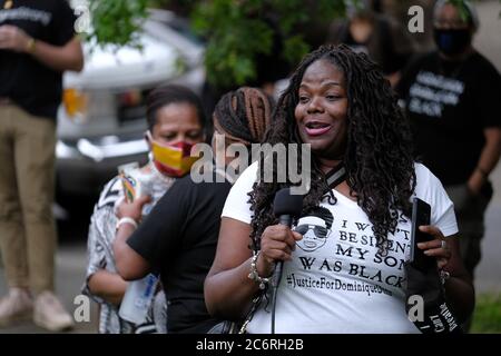 Portland, USA. 11th July, 2020. Dominique Dunn's mother speaks as family and friends gather in Burlingame Park in Southwest Portland, Ore., on July 11, 2020, to hold a vigil for her son who was killed outside the Reveal Lounge strip club last Thursday. Police arrested Jordan Clark, 25, for murder in connection with the shooting, but questions remain after family members posted on social media that Dominique was called a racial slur before he was killed. (Photo by Alex Milan Tracy/Sipa USA) Credit: Sipa USA/Alamy Live News Stock Photo