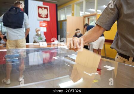 Warsaw, Mazovian, Poland. 12th July, 2020. Presidential election in Poland.in the picture: citizen vote Credit: Hubert Mathis/ZUMA Wire/Alamy Live News Stock Photo