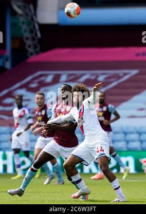 Crystal Palace's Jairo Riedewald (right) and Aston Villa's Keinan Davis battle for the ball during the Premier League match at Villa Park, Birmingham. Stock Photo