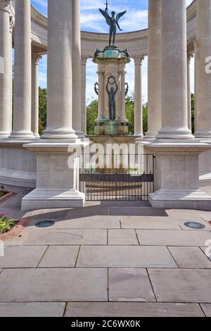 The Welsh National War Memorial, Alexandra Gardens, Cathays Park, Cardiff, South Wales Stock Photo