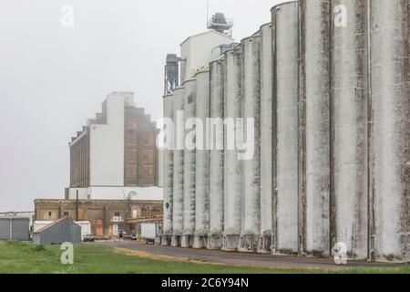 Grain silos of the Hansen Mueller Grain Co. on the gritty waterfront of Superior, Wisconsin, USA [No property release; available for editorial licensi Stock Photo