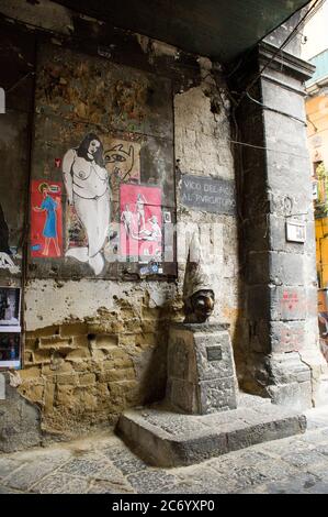 Europe, Italy, Campania, Naples, S. Lorenzo district, via dei Tribunali, bronze monument to Pulcinella Neapolitan mask. Stock Photo