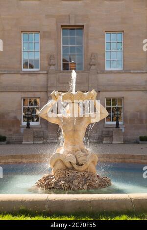 Oxford, UK 6th October 2013 Landscape view of fountain in Radcliffe area backlit Stock Photo