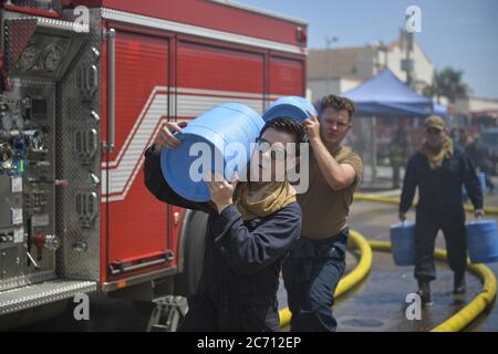 Ffe Fire Navy Firefighters carry out live fire training and cooling techniques Stock ...
