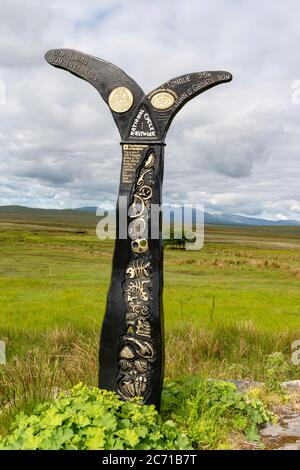 INTERNATIONAL CYCLE NETWORK SIGN AT THE CRASK INN SUTHERLAND SCOTLAND DONATED BY THE ROYAL BANK OF SCOTLAND Stock Photo