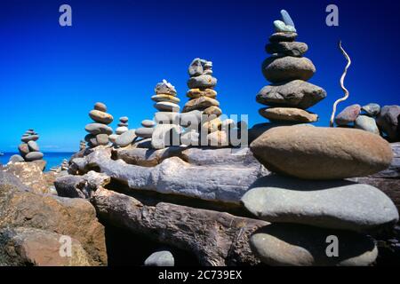 2000s CAIRNS OF STACKED STONES PEBBLES CREATE A ZEN TOWERS OF BALANCING ROCKS ON A WEST COAST BEACH ALTERING THE ENVIRONMENT USA - ks37690 LGA001 HARS LOW ANGLE MEDITATION A OF ON THE ROCKS DESTRUCTIVE CONCEPT CONNECTION CONCEPTUAL HUMAN BEHAVIOR STILL LIFE COMPETITIVE SANDY ZEN PEBBLES SYMBOLIC ALTERING CAIRNS CONCEPTS CREATE CREATIVITY ENVIRONMENTAL PRECISION RELAXATION OLD FASHIONED REPRESENTATION TOWERS Stock Photo