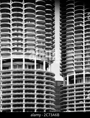 1960s CLOSE-UP OF PARKING AND APARTMENT LEVELS OF THE TWIN TOWERS OF LANDMARK MARINA CITY ON STATE STREET CHICAGO ILLINOIS USA - r19477 HAR001 HARS TOWERS Stock Photo