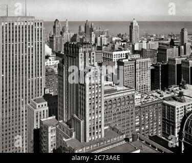 1950s CHICAGO IL USA NORTHEAST VIEW FIELD BUILDING ON LEFT view from the board of trade building - r2253 PRC002  HARS MIDWEST MIDWESTERN OLD FASHIONED SKYSCRAPERS Stock Photo