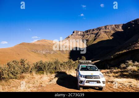 Drakensberg Sani Pass Road Four Wheel Drive Vehicle Going Up To Lesotho Mkhomazi Wilderness Area Kwazulu Natal South Africa Africa Stock Photo Alamy