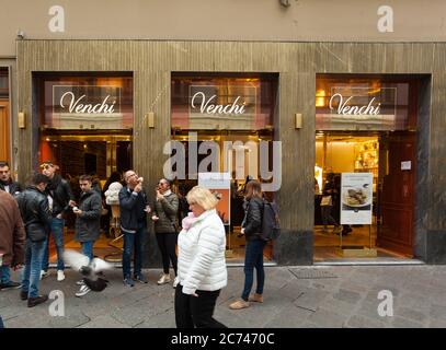 Florence, Italy - 04 November, 2017: Chanel store, external facade of the  store entrance. Chanel perfumes are famous all over the world and are  consid Stock Photo - Alamy