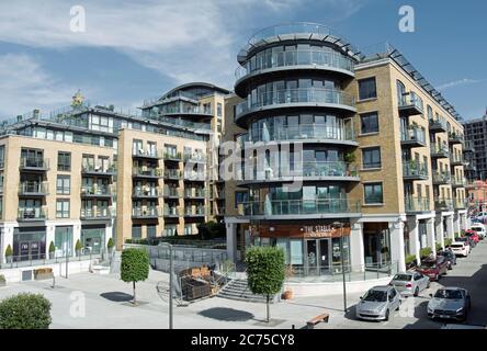 the luxury residential and dining complex known as kew bridge road, adjacent to kew bridge in west london, england Stock Photo