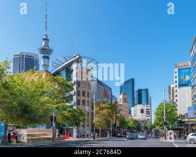 Queen Street looking towards the Sky Tower in downtown Auckland, New Zealand Stock Photo