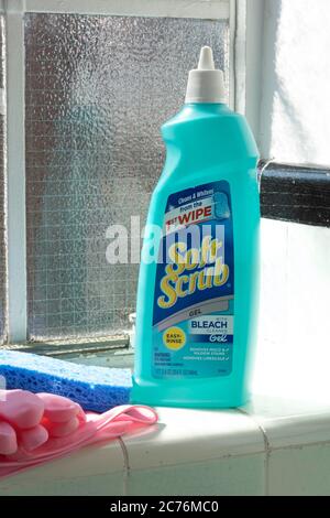 Soft Scrub is a bleach gel household cleaner, USA Stock Photo - Alamy