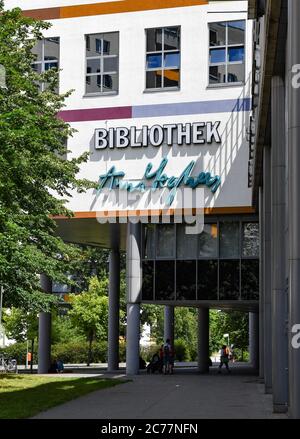 Berlin, Germany. 14th July, 2020. The library of Anna Segher in the Linden-Center at Prerower Platz in Hohenschönhausen. Credit: Jens Kalaene/dpa-Zentralbild/ZB/dpa/Alamy Live News Stock Photo