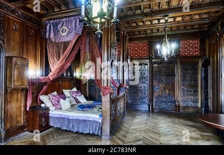 Poland, Czocha village, Luba? County, Lower Silesian  The Inlaid Chamber at  Czocha castle showing inlaid state bed, and inlaid panelling. the Czocha castle  is a defensive castle in the village of Czocha, Origin of the stone castle dates back to 1329. Stock Photo