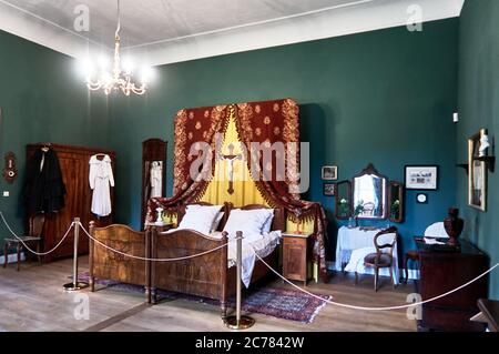 Poland, Lower Silesian,  in the village of Lomnica, One  prestigious bedroom in the Lomnica Palace Museum   the Lomnica Palace &quot, Grand Gothic Palace &quot, property of the Von Kuster family since 1835,  Origin of the stone castle dates back to 1391.The restored palace now houses a comfortable hotel, a restaurant a museum and a 9 hectare park and it has regained all its beauty and splendor Stock Photo