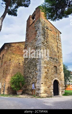 Santarcangelo di Romagna, Ravenna, Emilia-Romagna, Italy. View of the ancient Romanesque church of San Michele Arcangelo. Stock Photo