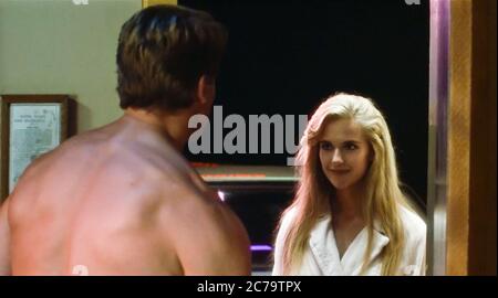 TWINS, Arnold Schwarzenegger, Kelly Preston, Danny DeVito, Chloe Webb