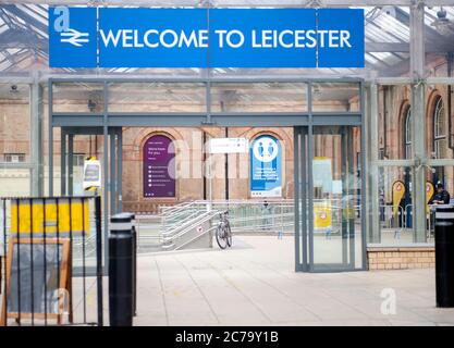 Leicester City during extended lockdown due to Coronavirus Covid-19  pandemic. Statue of Thomas Cook wearing face covering mask outside the  train station Stock Photo - Alamy