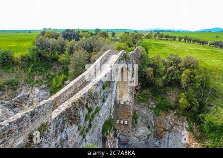 The Etruscan natural and archaeological park of Vulci, in the province of Viterbo, Lazio, Italy. Abbadia Castle and the 'Devil's Bridge' Stock Photo