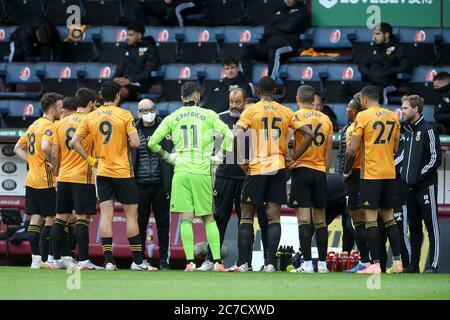 Burnley, UK. 15th July, 2020. Wolverhampton Wanderers Manager Nuno Espirito Santo (c) talking to his players during the water break. Premier League match, Burnley v Wolverhampton Wanderers at Turf Moor in Burnley, Lancs on Wednesday 15th July 2020. this image may only be used for Editorial purposes. Editorial use only, license required for commercial use. No use in betting, games or a single club/league/player publications. pic by Chris Stading/Andrew Orchard sports photography/Alamy Live news Credit: Andrew Orchard sports photography/Alamy Live News Stock Photo